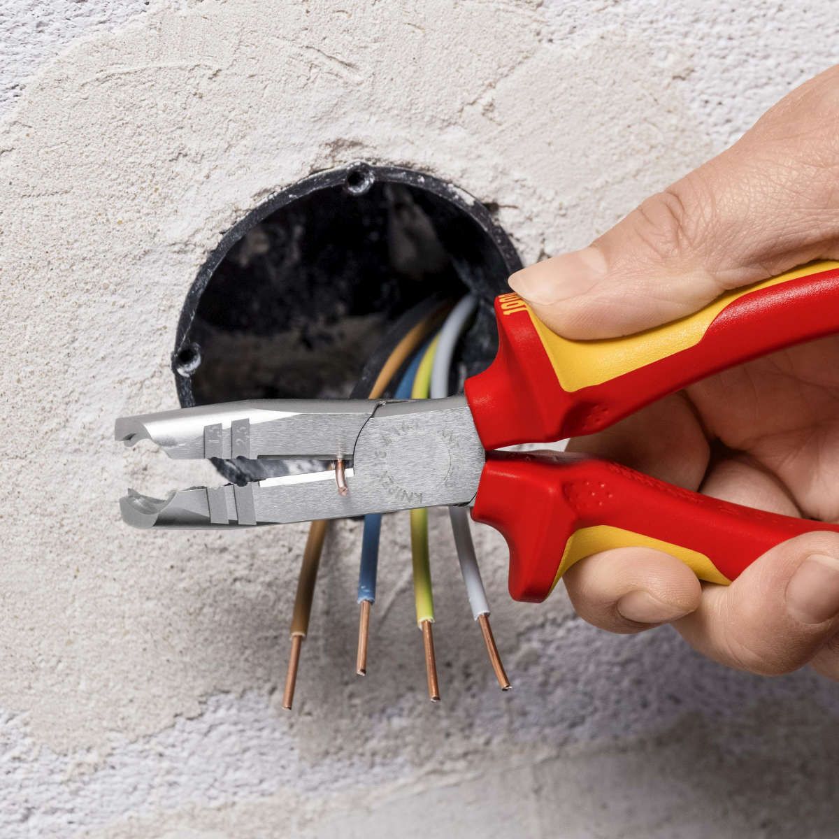 KNIPEX 13 46 165 Abmantelungszange isoliert mit Mehrkomponenten-Hüllen, VDE-geprüft verchromt 165 mm