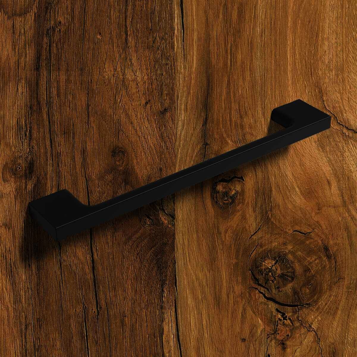 Griff Belluno, Bohrabstand 96, L 130 mm, B 9 mm, H