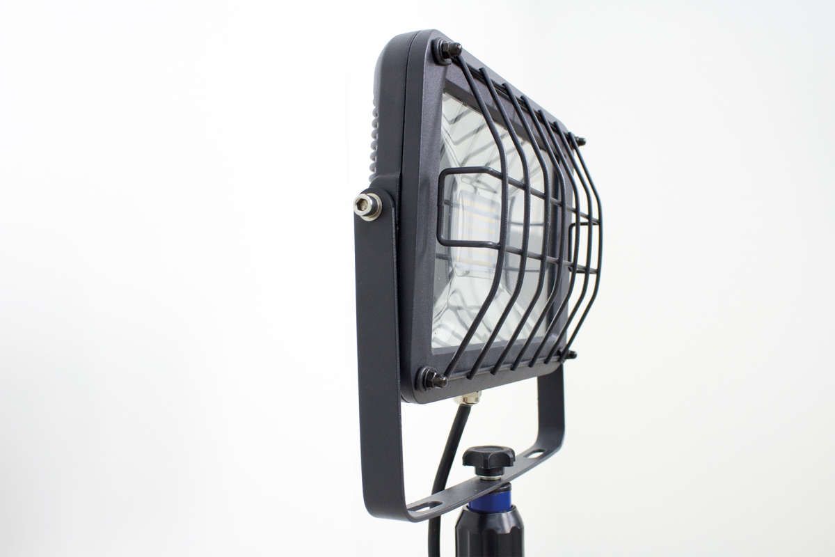 "Slimline" CHIP-LED-Strahler mit Stativ 30W