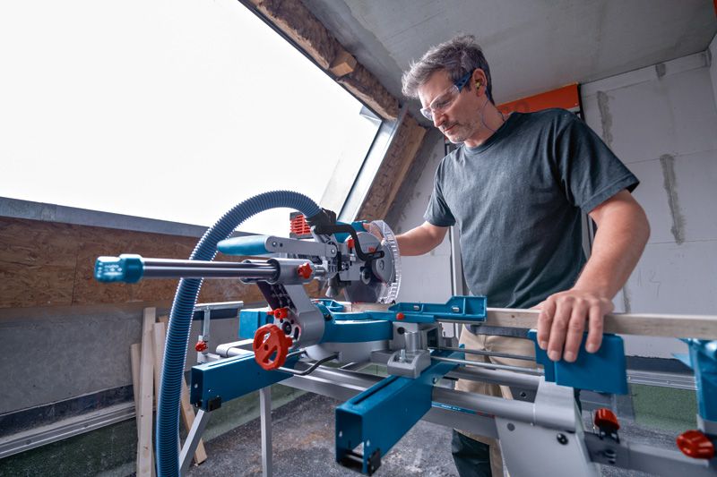 Bosch Akku-Kapp- und Gehrungssäge BITURBO