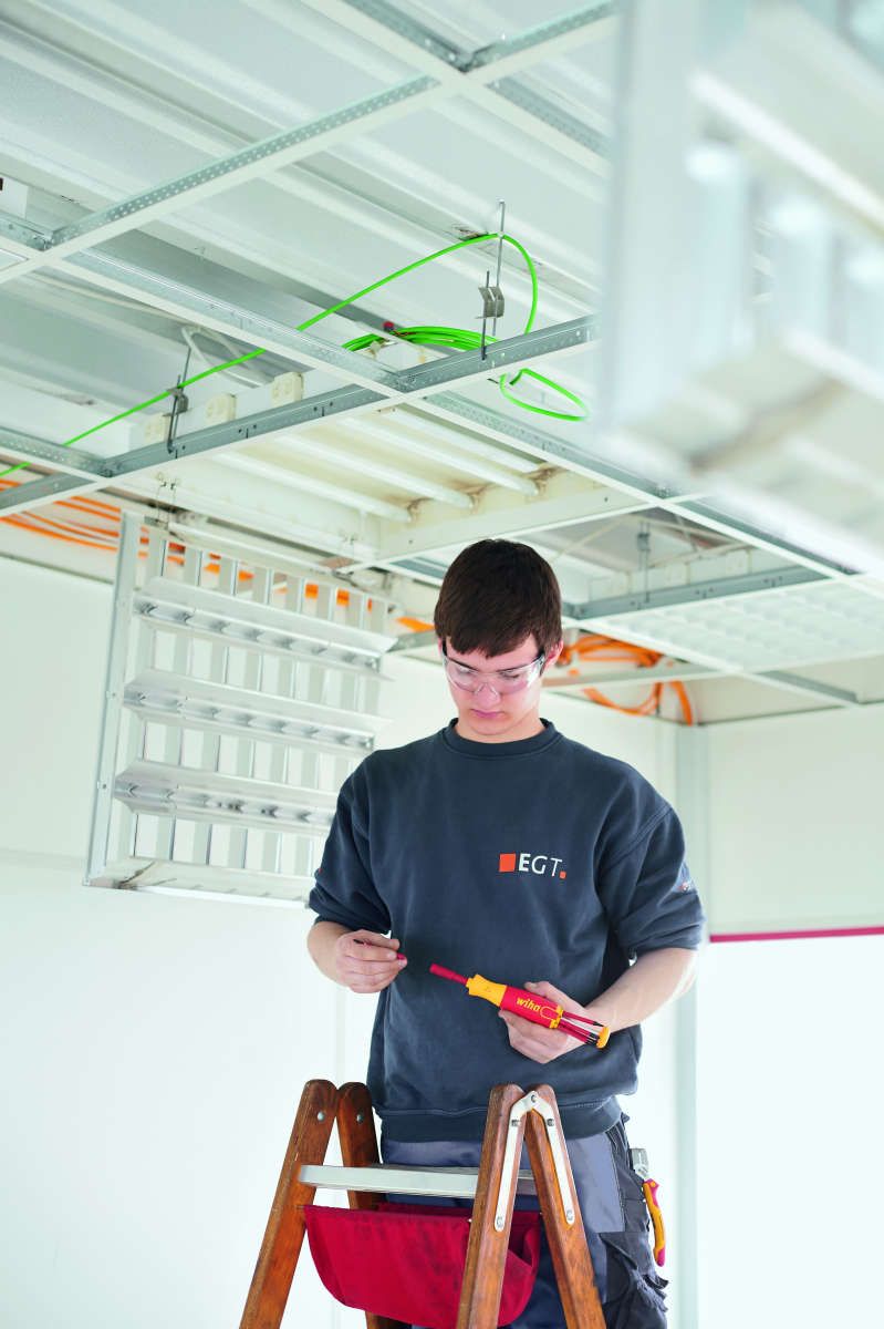 Wiha Schraubendreher mit Bit Magazin LiftUp electric Schlitz, Phillips, PlusMinus/Pozidriv mit 6 slimBits (38611)