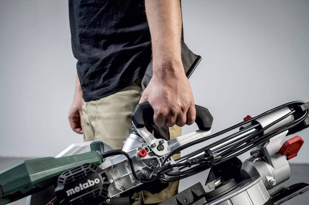 Kapp- und Gehrungssäge KGS 216 M Metabo
