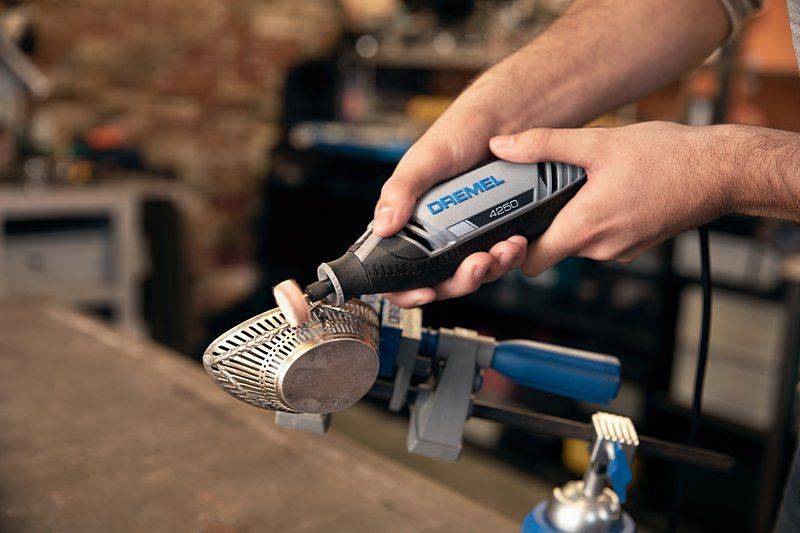 Dremel 4250, kabelgebundenes Multifunktionswerkzeug