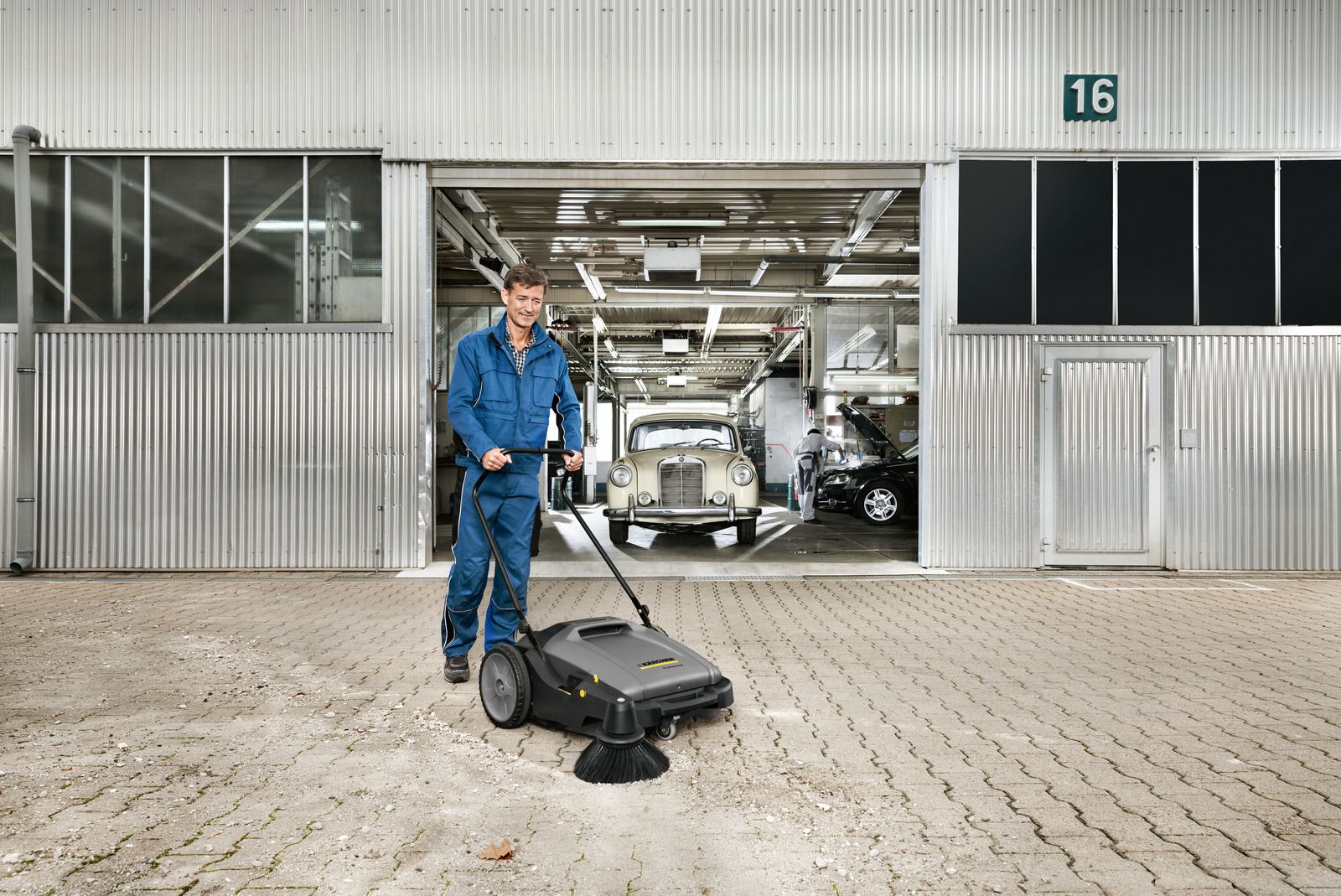 Kärcher Handkehrmaschine Pro KM 400