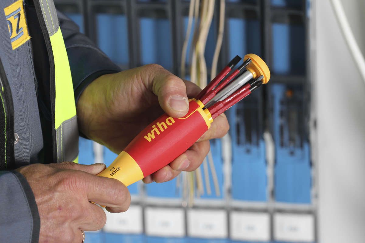Wiha Schraubendreher mit Bit Magazin LiftUp electric Schlitz, Phillips, PlusMinus/Pozidriv mit 6 slimBits (38611)