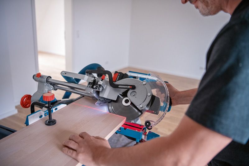 Bosch Akku-Kapp- und Gehrungssäge BITURBO