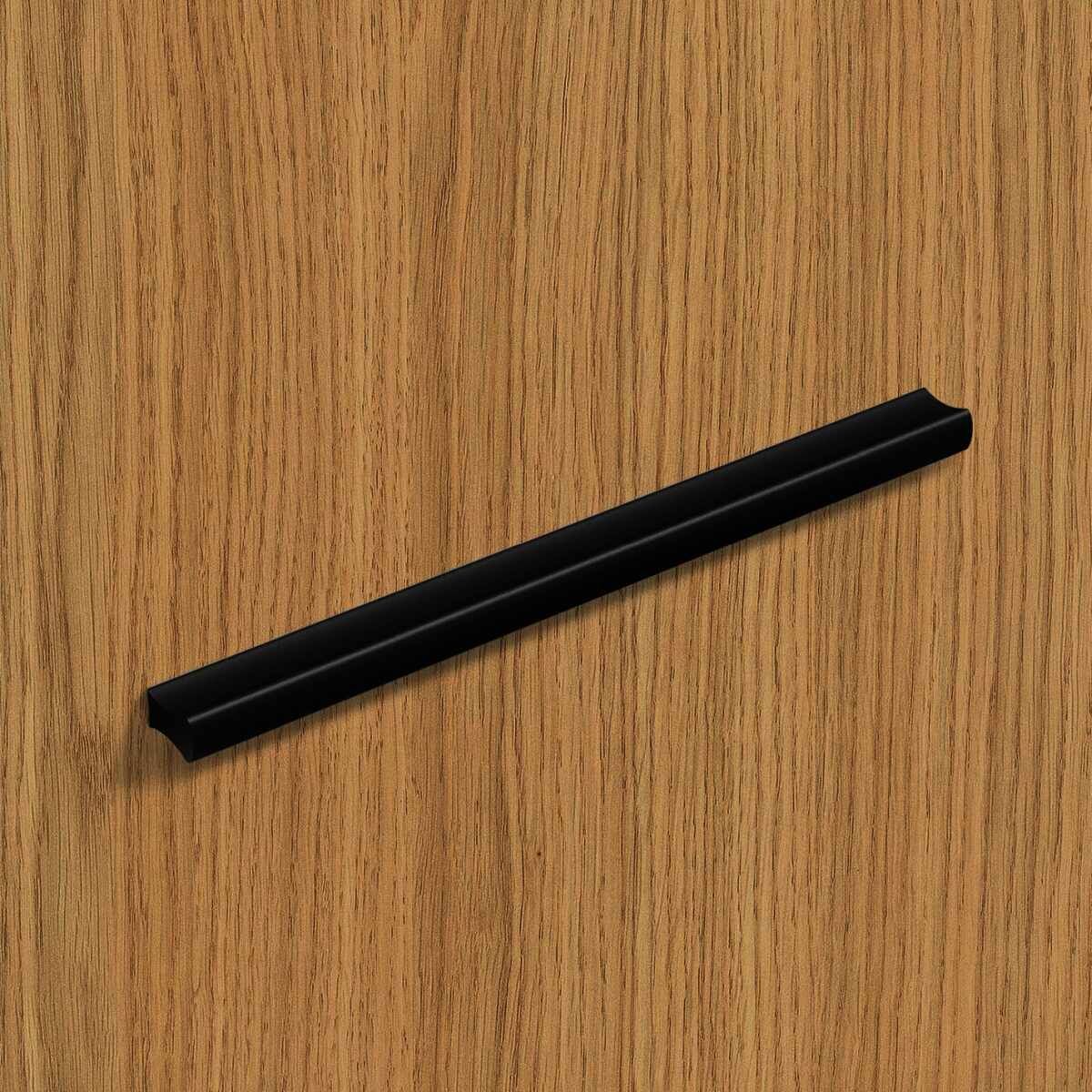 Griff Kervo, Bohrabstand 96 / 128 mm, L 152 mm, B