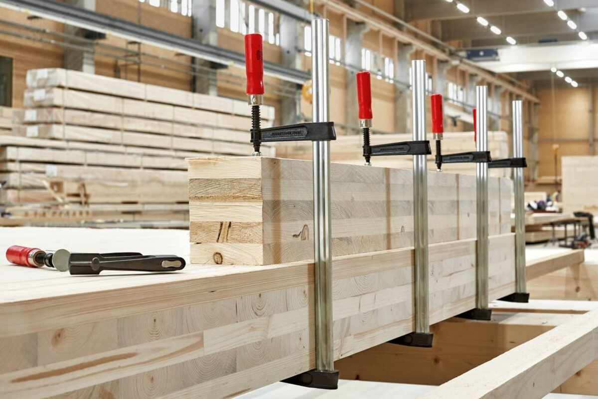 Temperguss-Schraubknecht TKPN mit bewährtem Holzgriff