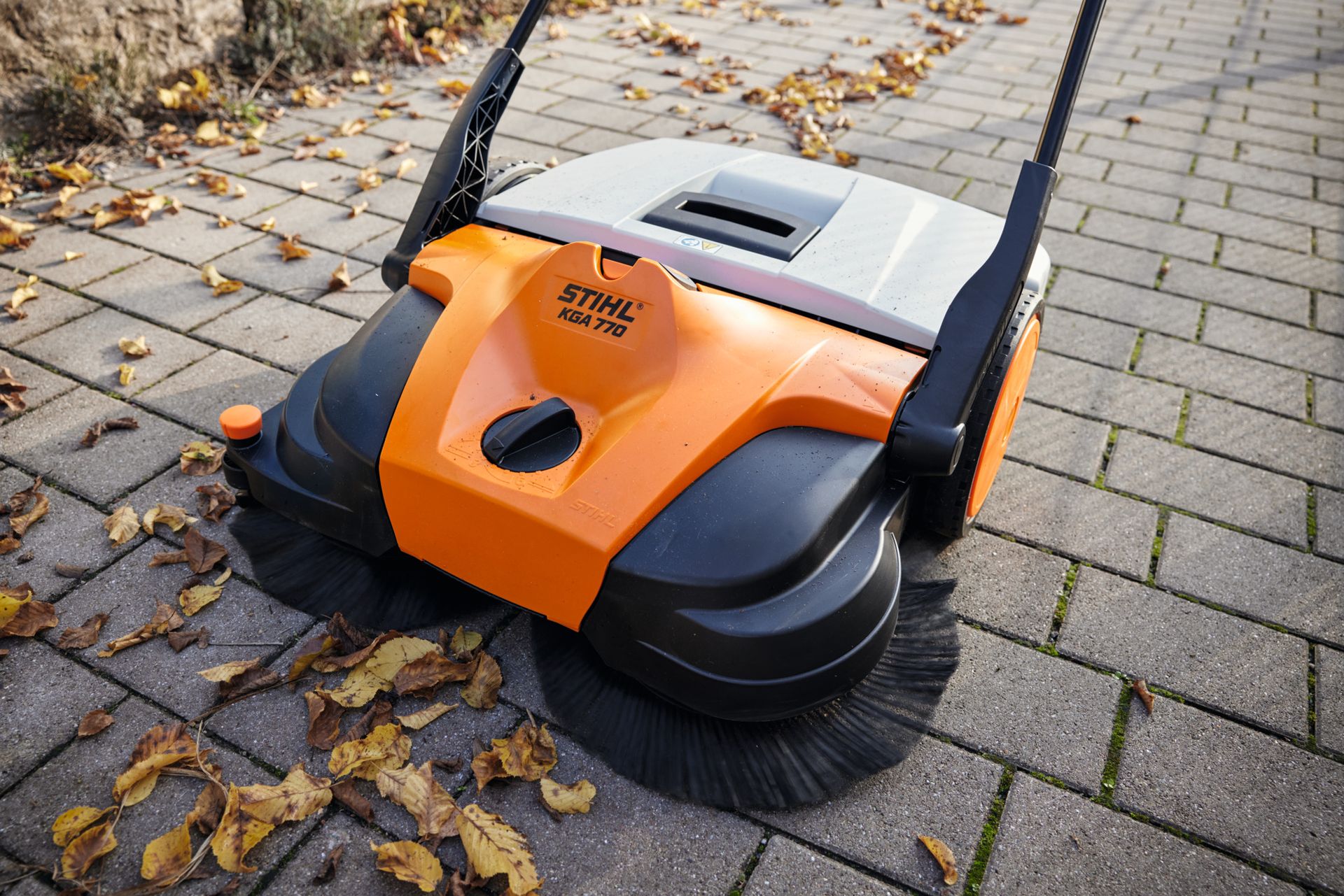 STIHL Akku-Kehrgerät KGA 770