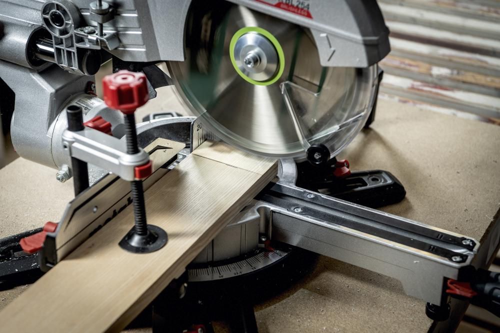 Akku-Kappsäge KGS 18 LTX BL 254 Metabo 1x18,0 V 4,0 Ah Ladegerät ASC 55 Karton