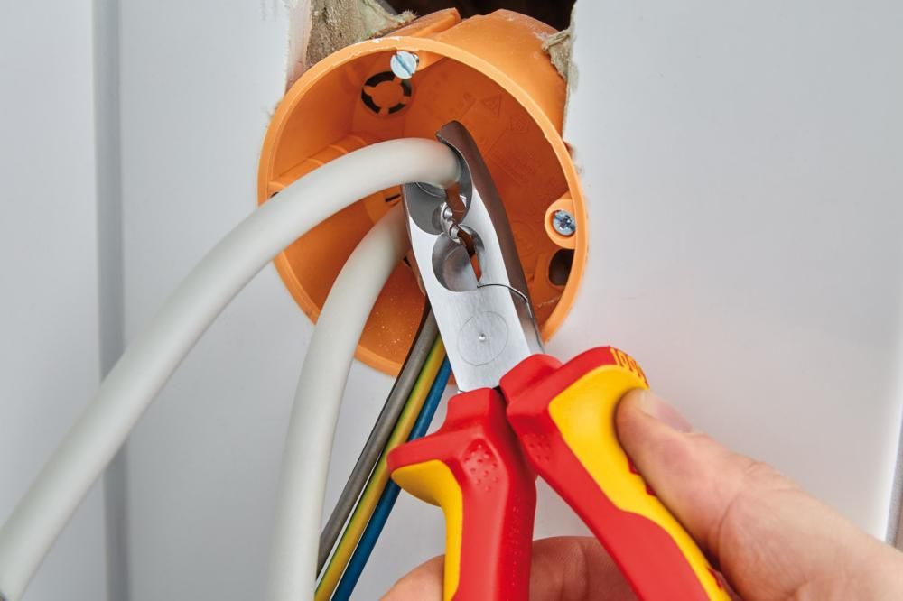 Abmantelungszange VDE mit2-Komponenten-Griffen 165mm qmm KNIPEX