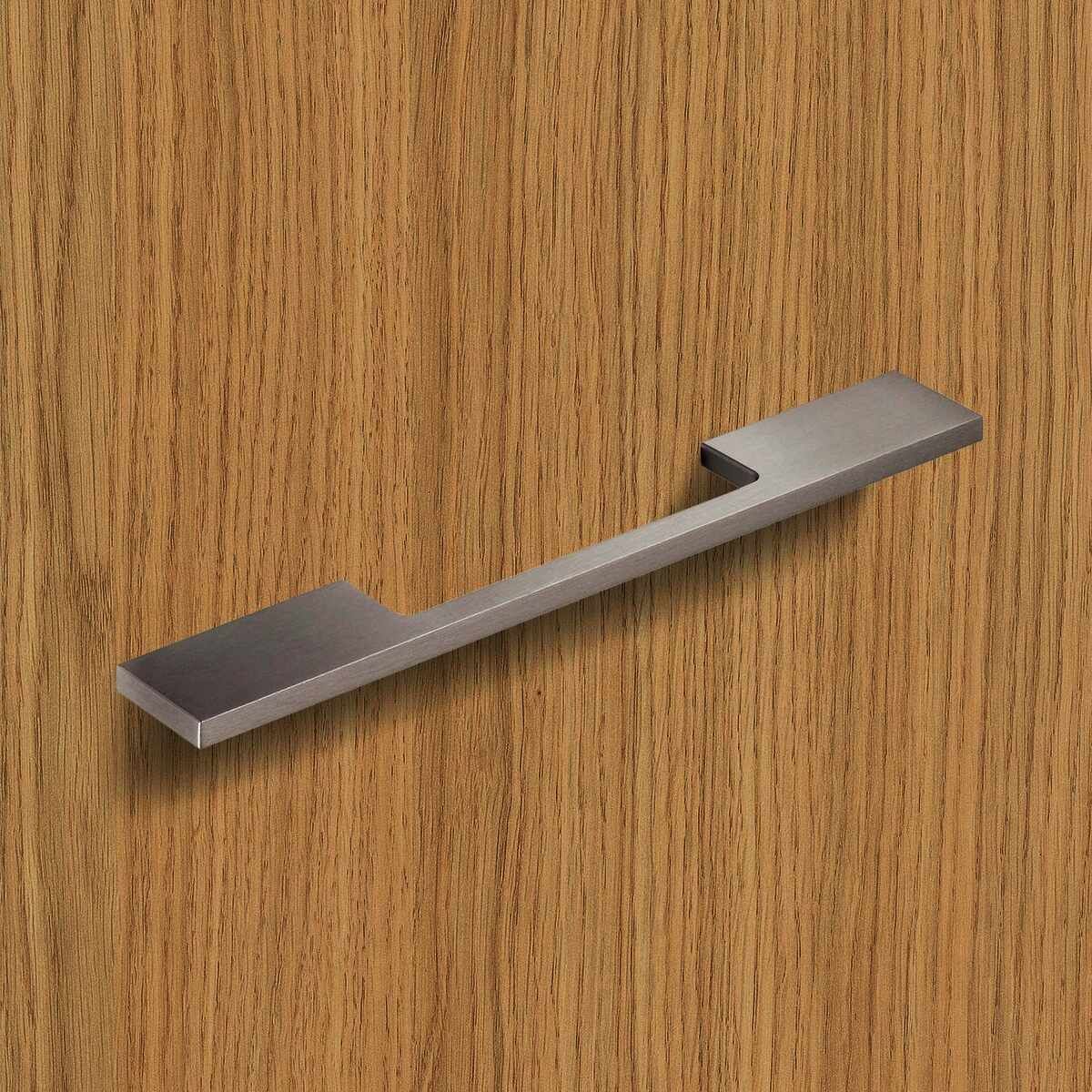 Griff Velitra, Bohrabstand 128 / 192 mm, L 204 mm,
