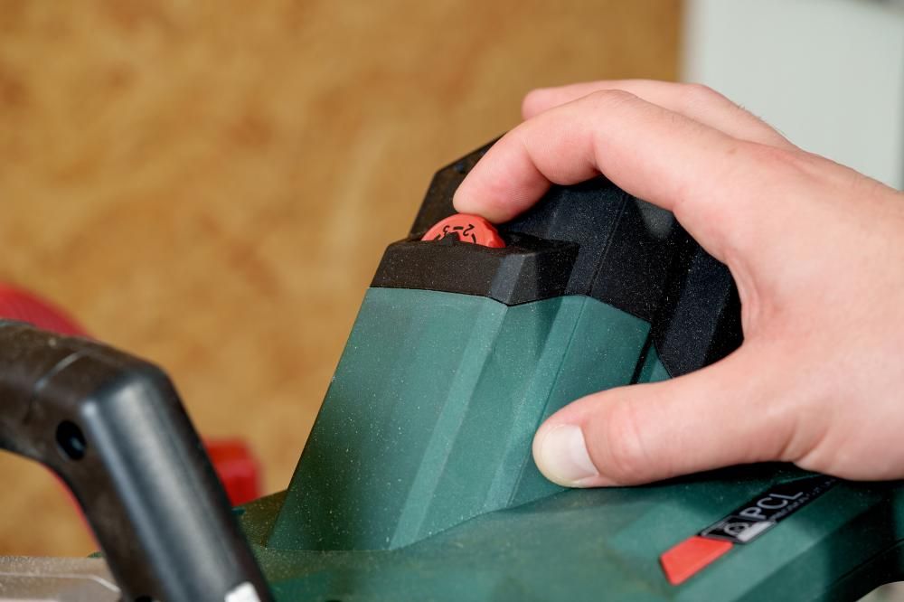 Kapp- und Gehrungssäge KGSV 216 MC Metabo