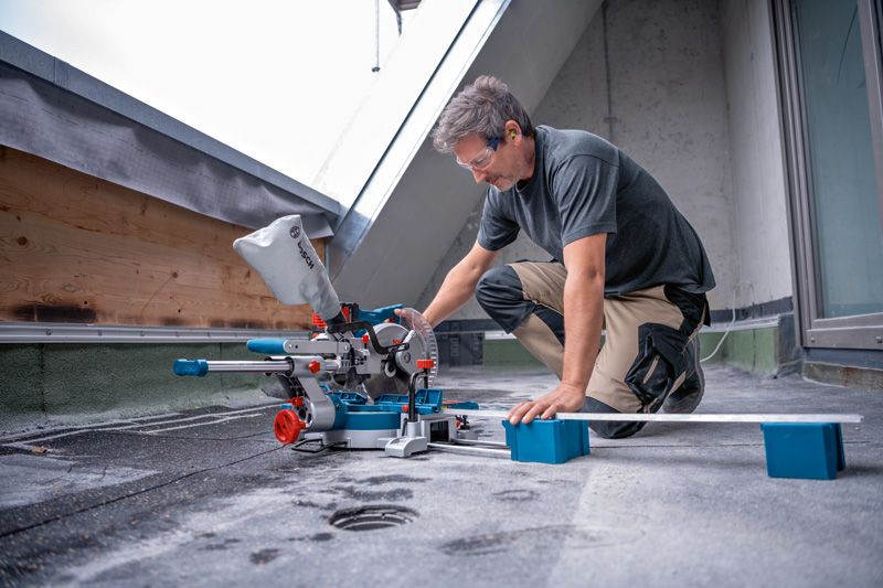Bosch Akku-Kapp- und Gehrungssäge BITURBO