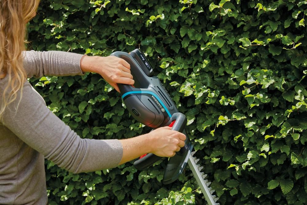 Akku-Heckenschere ComfortCut 50 18V-P4A Ready-To-Use Set