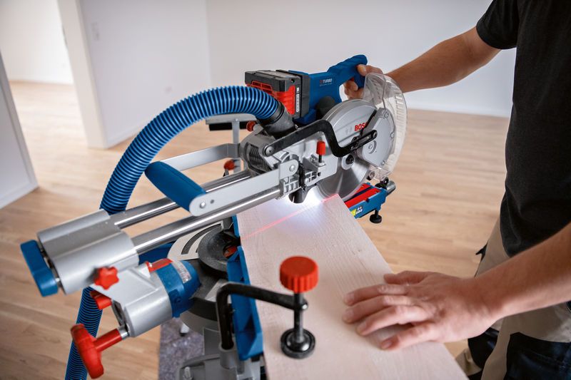 Bosch Akku-Kapp- und Gehrungssäge BITURBO