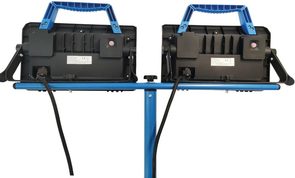 LED Strahler mit Stativ, 2 x 30W, IP 54