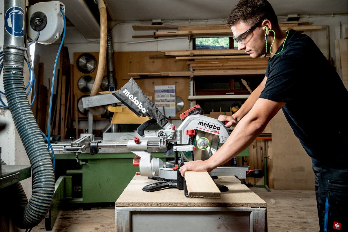 Akku-Kappsäge KGS 18 LTX BL 254 Metabo 1x18,0 V 4,0 Ah Ladegerät ASC 55 Karton