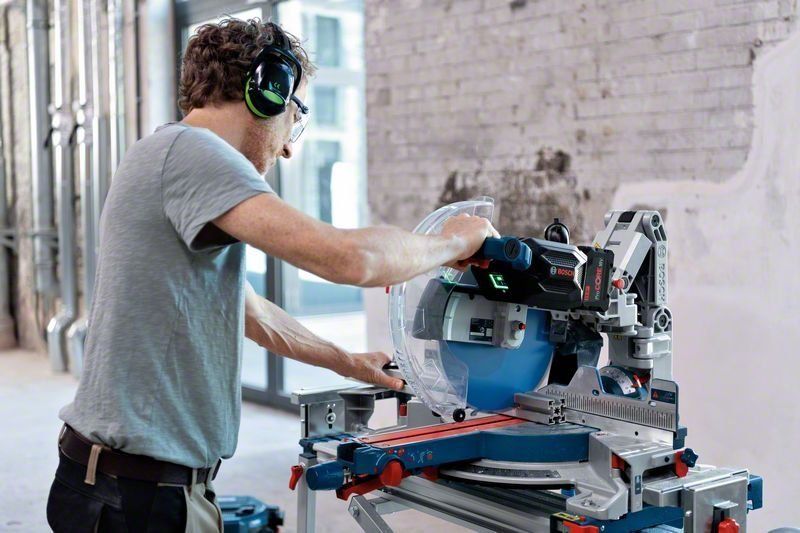 Bosch Akku-Kapp- und Gehrungssäge BITURBO