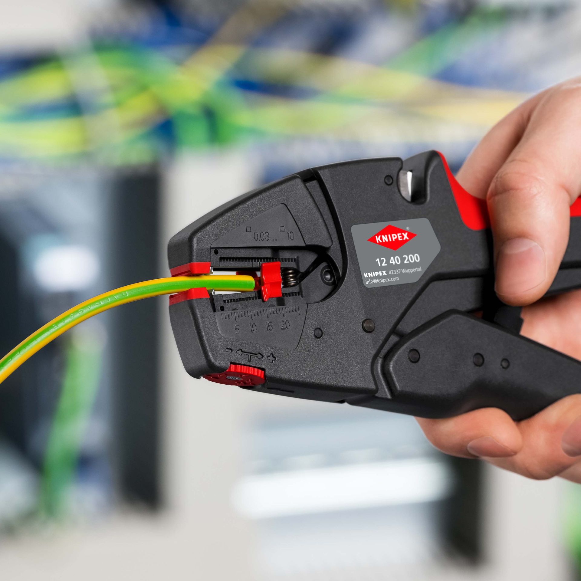 KNIPEX Selbsteinstellende Abisolierzange 200 mm