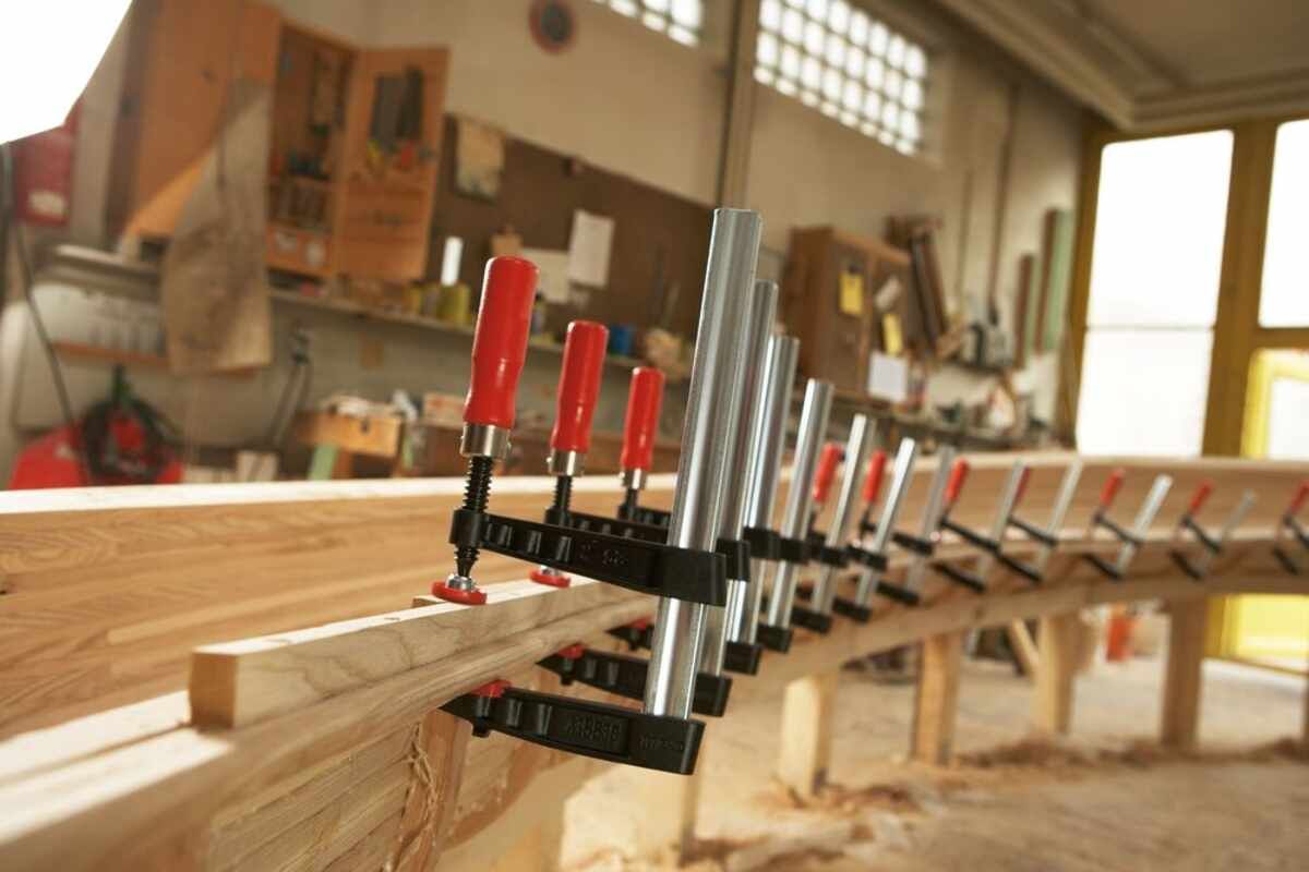 Original BESSEY Temperguss-Schraubzwinge TG mit bewährtem Holzgriff