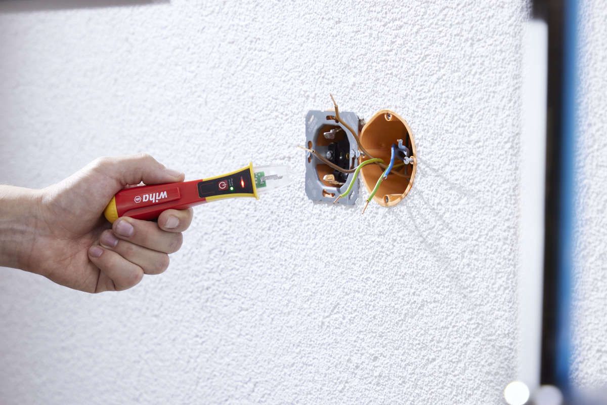 Wiha Spannungsprüfer Volt Detector berührungslos, einpolig, 90 - 1.000 V AC inkl. 2x AAA-Batterien (43798)