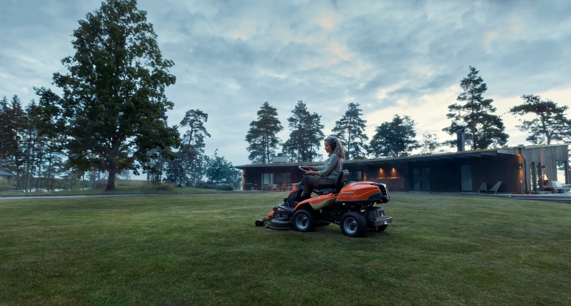 Husqvarna Rider R 216T AWD