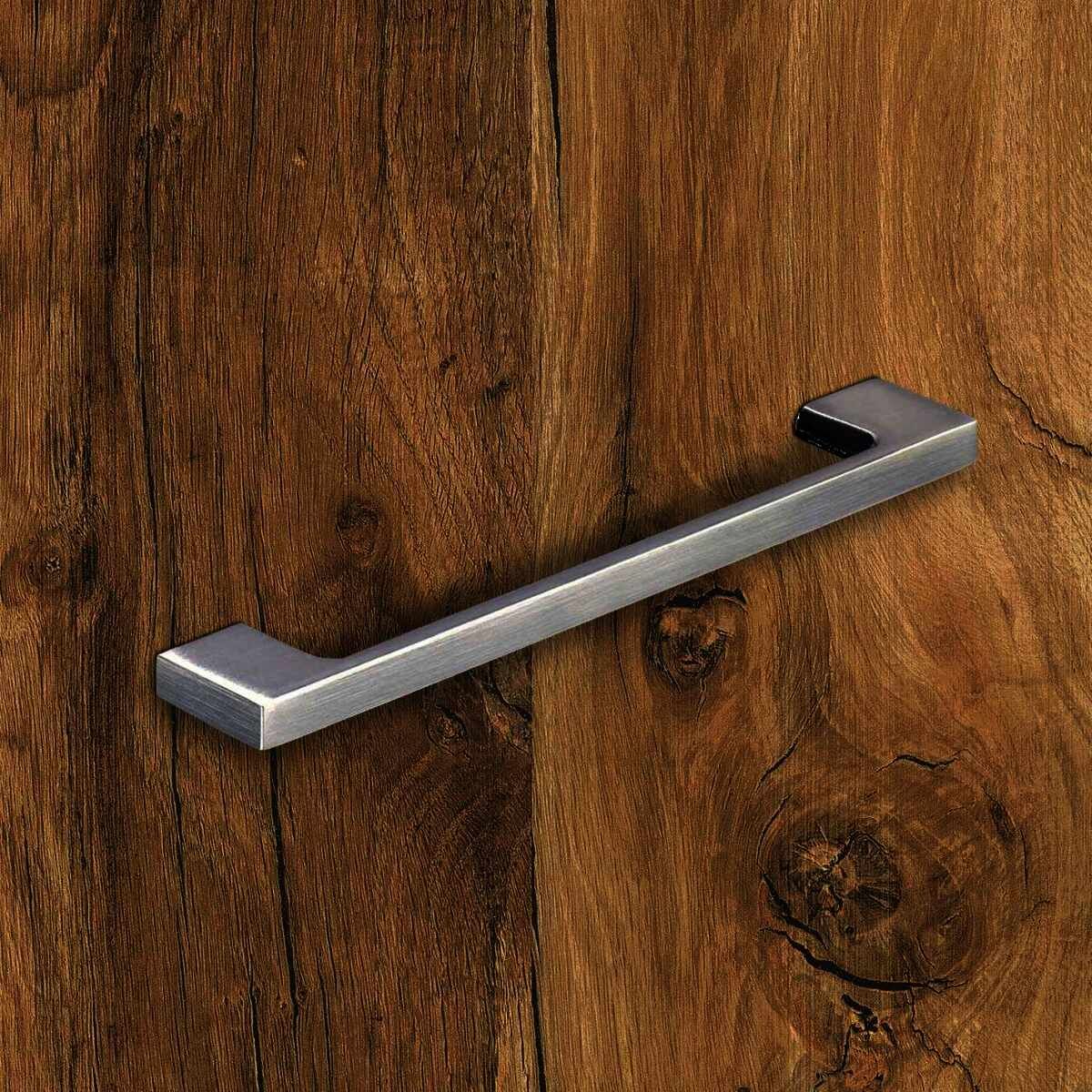 Griff Belluno, Bohrabstand 160 / 192 mm, L 200 mm,
