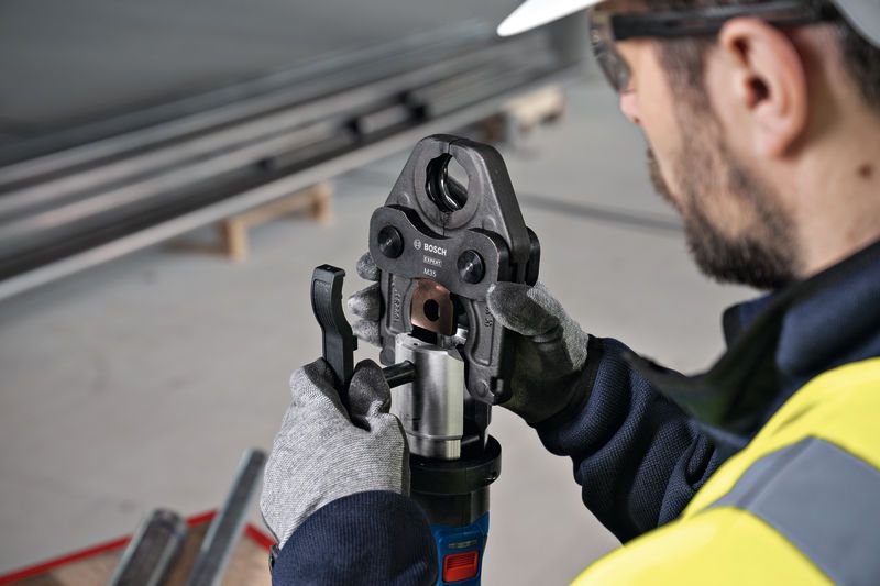 Bosch Akku-Presswerkzeug GPT 18V-32
