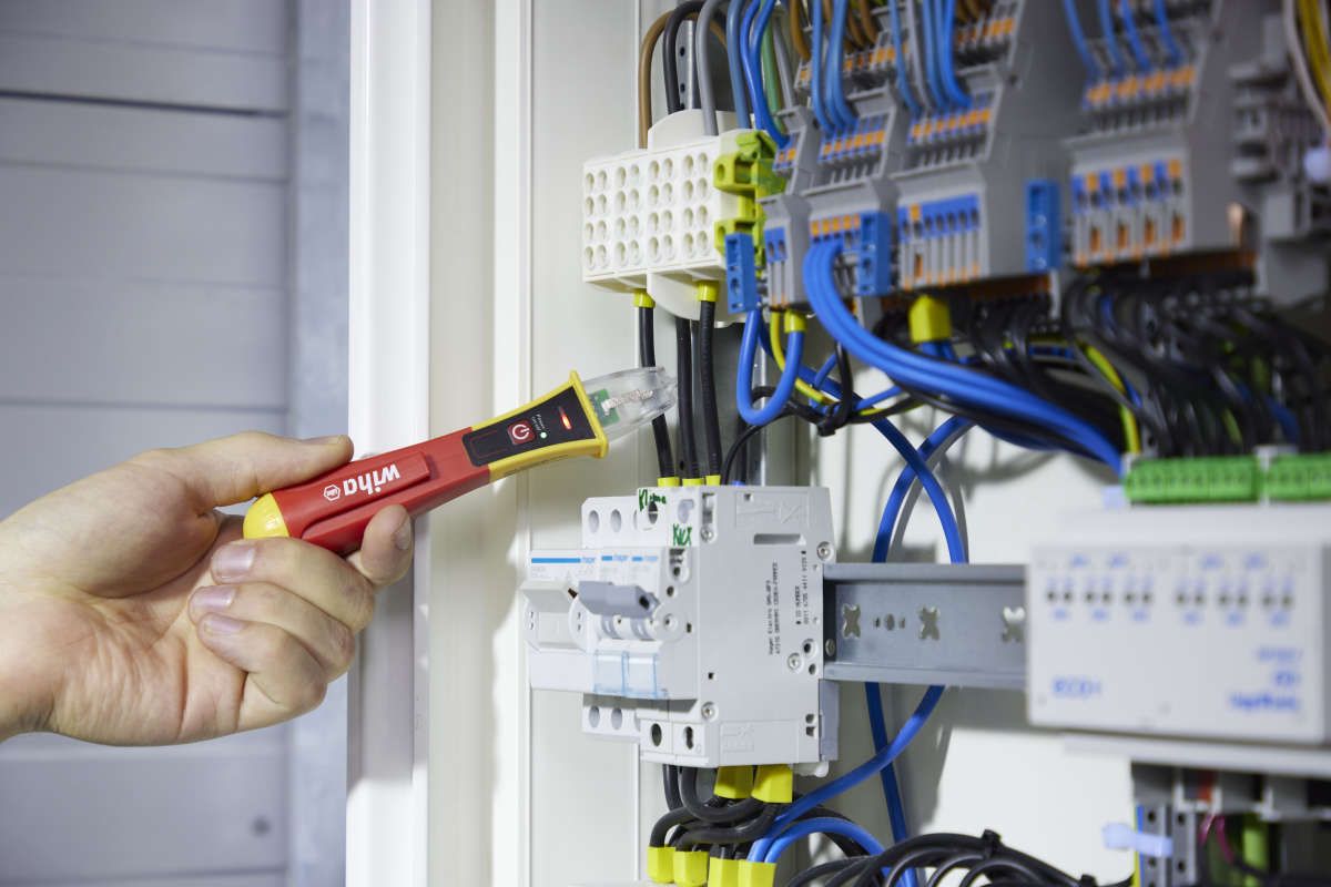Wiha Spannungsprüfer Volt Detector berührungslos, einpolig, 90 - 1.000 V AC inkl. 2x AAA-Batterien (43798)