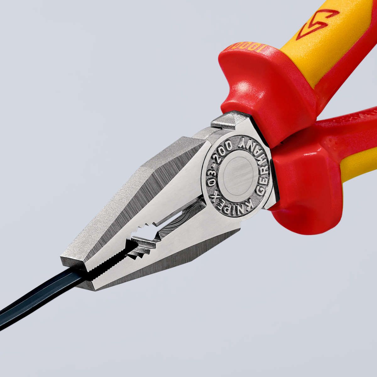 KNIPEX 03 06 200 Kombizange isoliert mit Mehrkomponenten-Hüllen, VDE-geprüft verchromt 200 mm