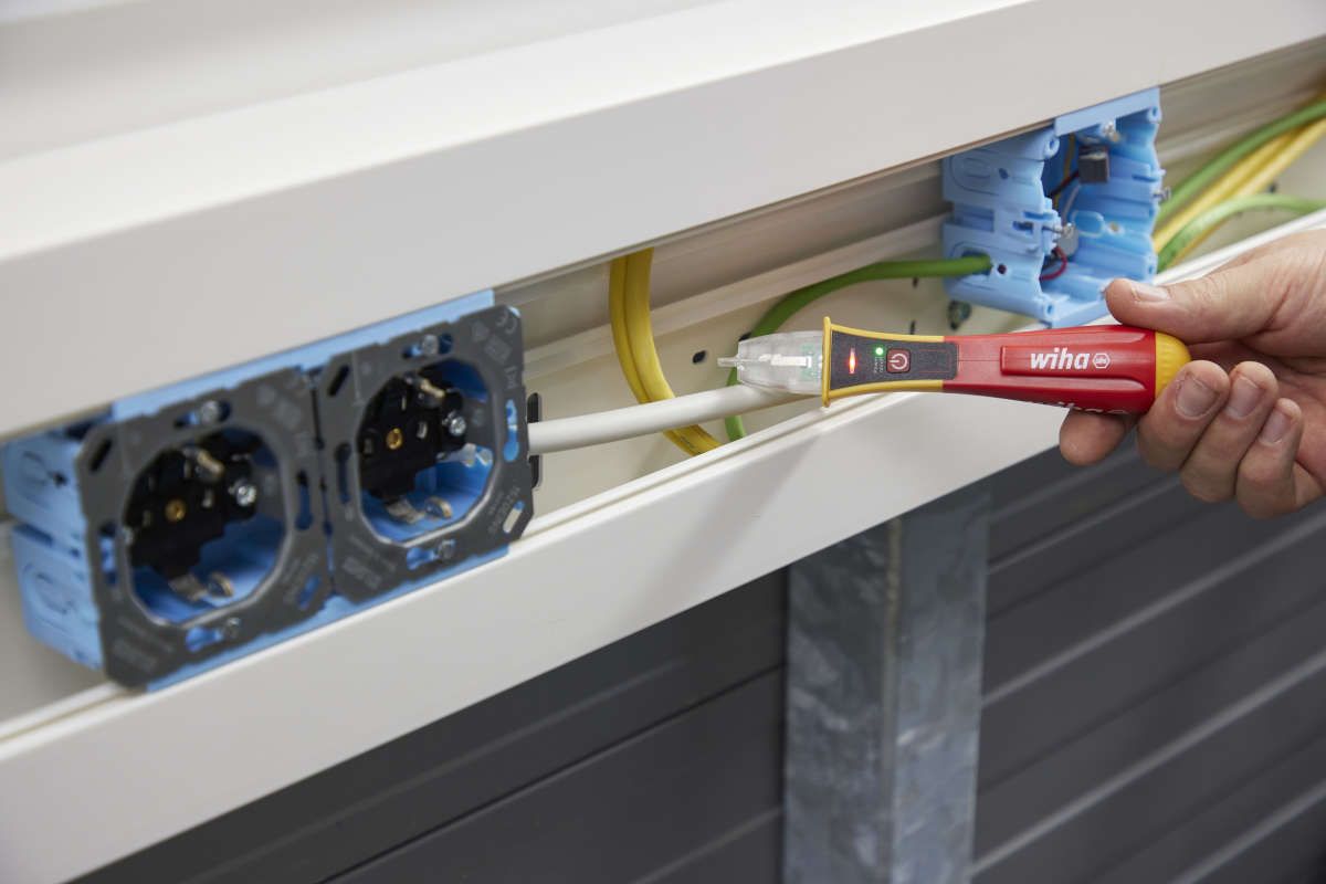 Wiha Spannungsprüfer Volt Detector berührungslos, einpolig, 90 - 1.000 V AC inkl. 2x AAA-Batterien (43798)