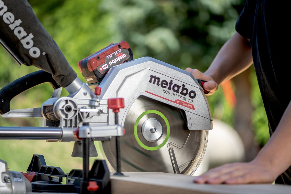 Akku-Kappsäge solo KGS 18 LTX BL 305 Metabo ohne Akku ohne Ladegerät Karton