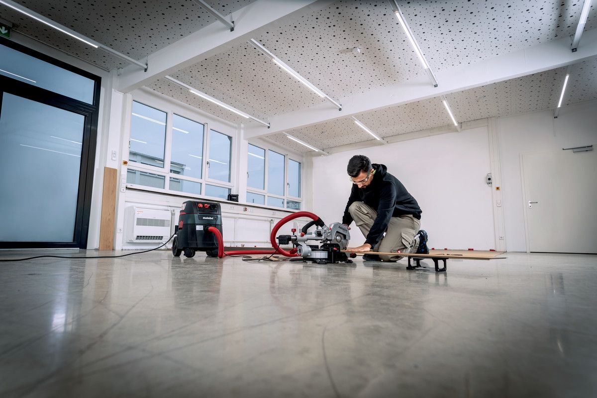 Kapp- und Gehrungssäge KGS 216 M Metabo