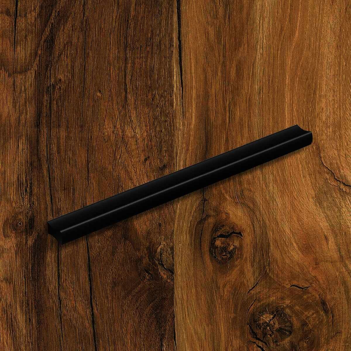 Griff Kervo, Bohrabstand 96 / 128 mm, L 152 mm, B