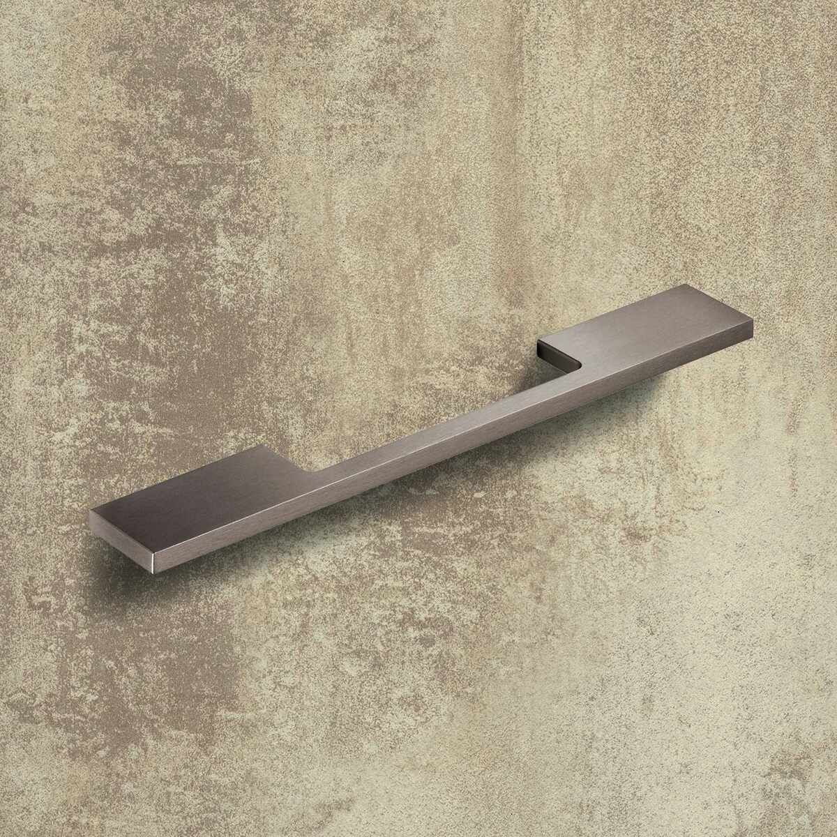 Griff Velitra, Bohrabstand 128 / 192 mm, L 204 mm,
