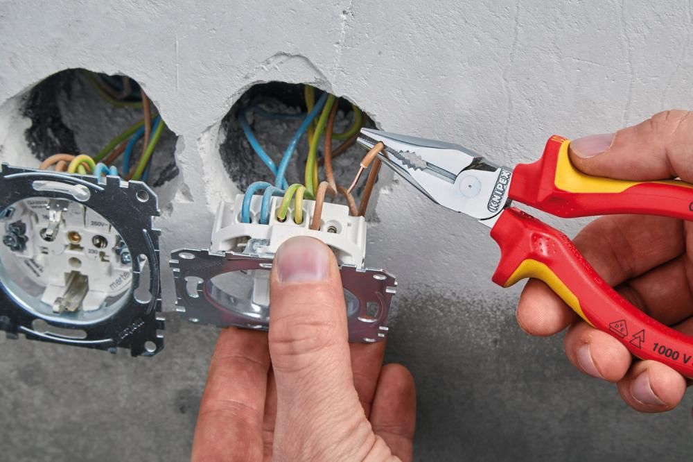 Spitzkombizange VDE TT mit Mehrkomponenten-Griffen 145mm KNIPEX