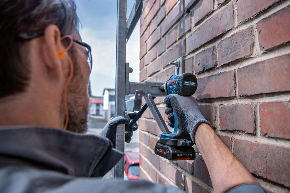Akku-Schlagschrauber GDS 18V-330 HC+CoMo Bosch2x18,0 V 4,0 Ah ProCore LadegerätGAL18V-40 L-Boxx