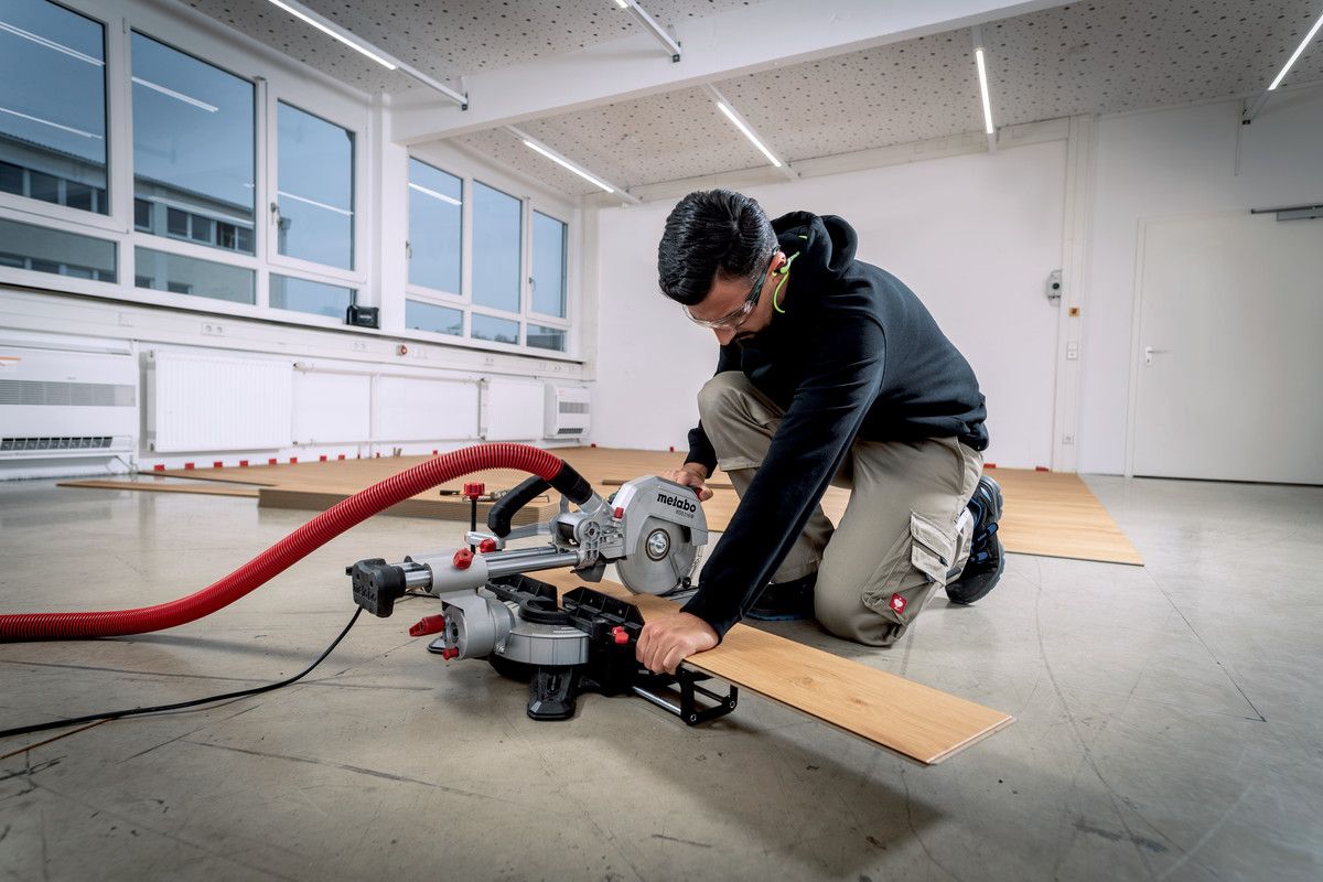 Kapp- und Gehrungssäge KGS 216 M Metabo