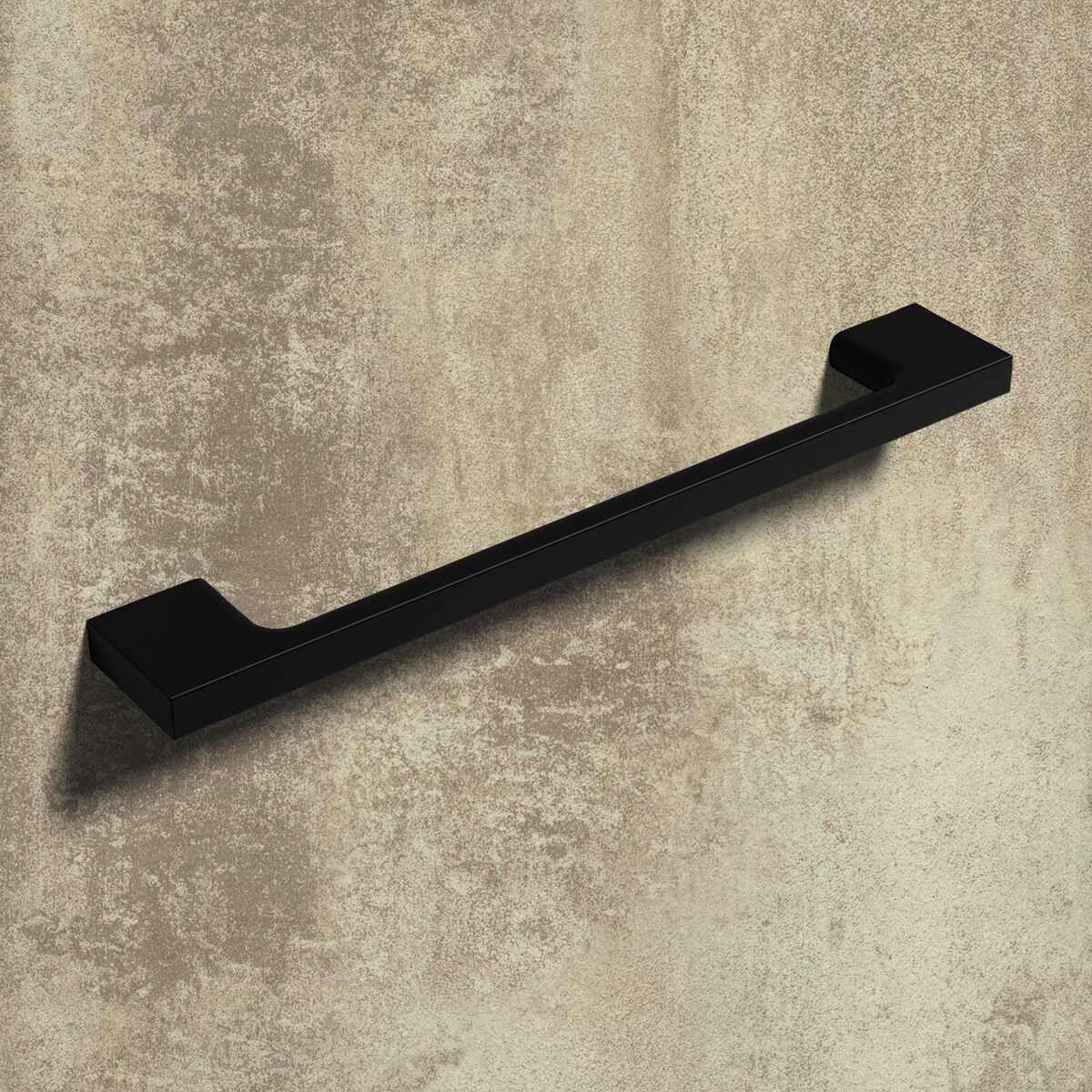 Griff Belluno, Bohrabstand 96, L 130 mm, B 9 mm, H