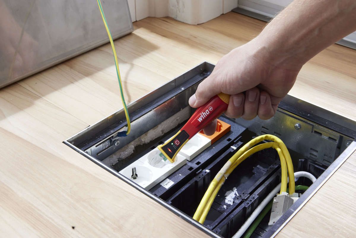Wiha Spannungsprüfer Volt Detector berührungslos, einpolig, 90 - 1.000 V AC inkl. 2x AAA-Batterien (43798)