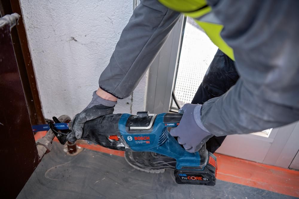 Akku-Säbelsäge solo GSA 18V-28 Bosch ohne Akku ohne Ladegerät L-Boxx