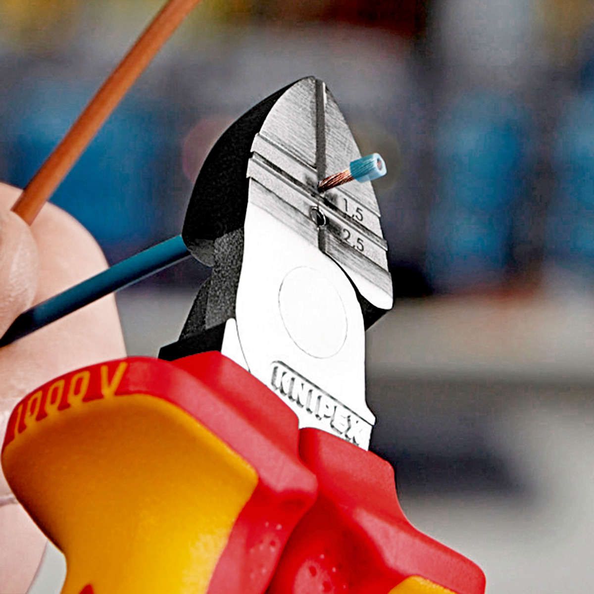 KNIPEX 14 26 160 Abisolier-Seitenschneider isoliert mit Mehrkomponenten-Hüllen, VDE-geprüft verchromt 160 mm