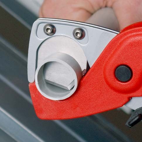 KNIPEX PlastiCut® Schlauch- und Schutzrohrschneider aus zähem,