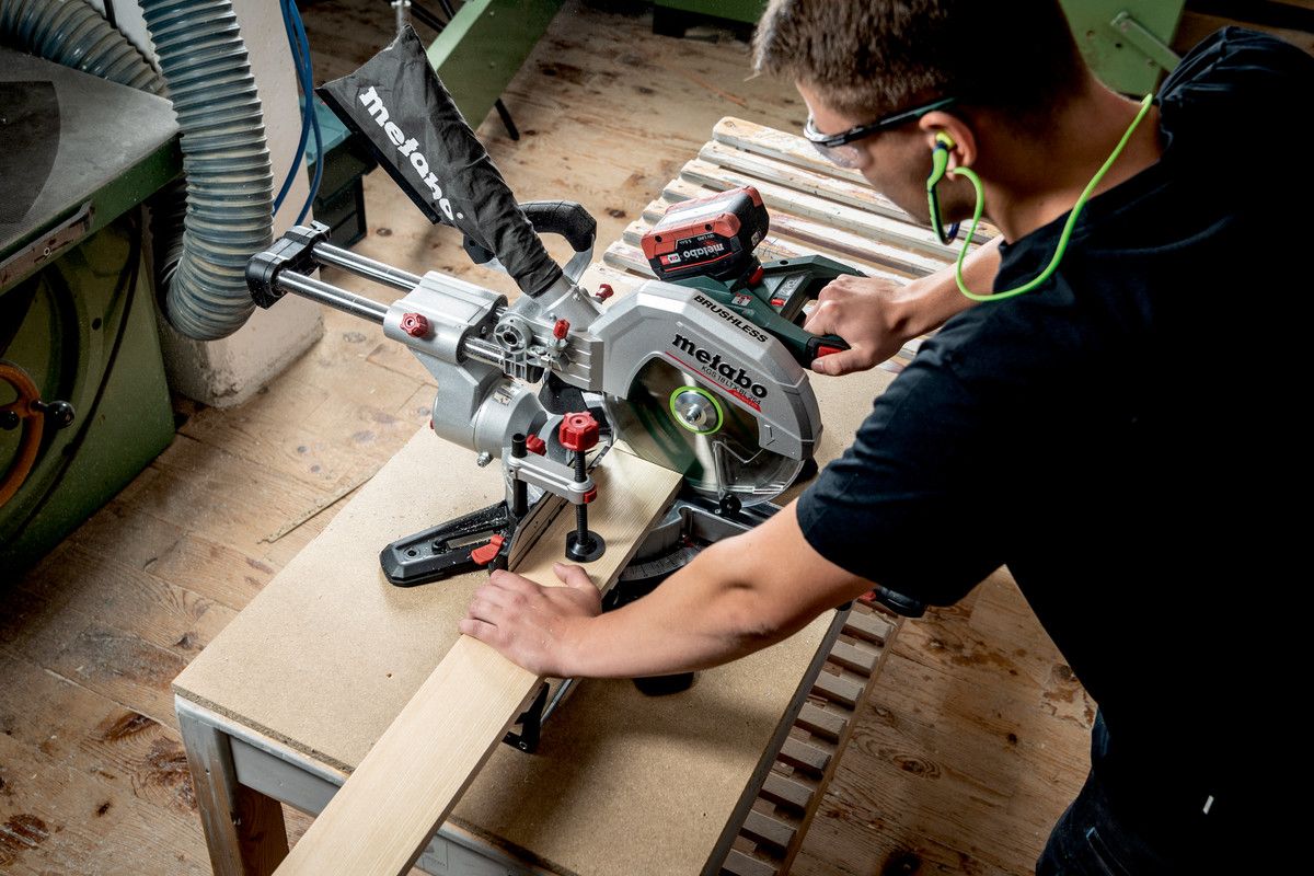 Akku-Kappsäge KGS 18 LTX BL 254 Metabo 1x18,0 V 4,0 Ah Ladegerät ASC 55 Karton