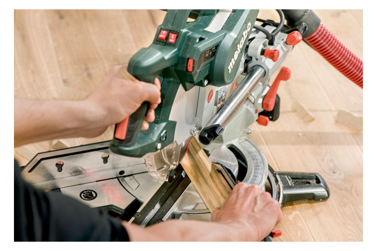 METABO Kappsäge, 230V, 1800W