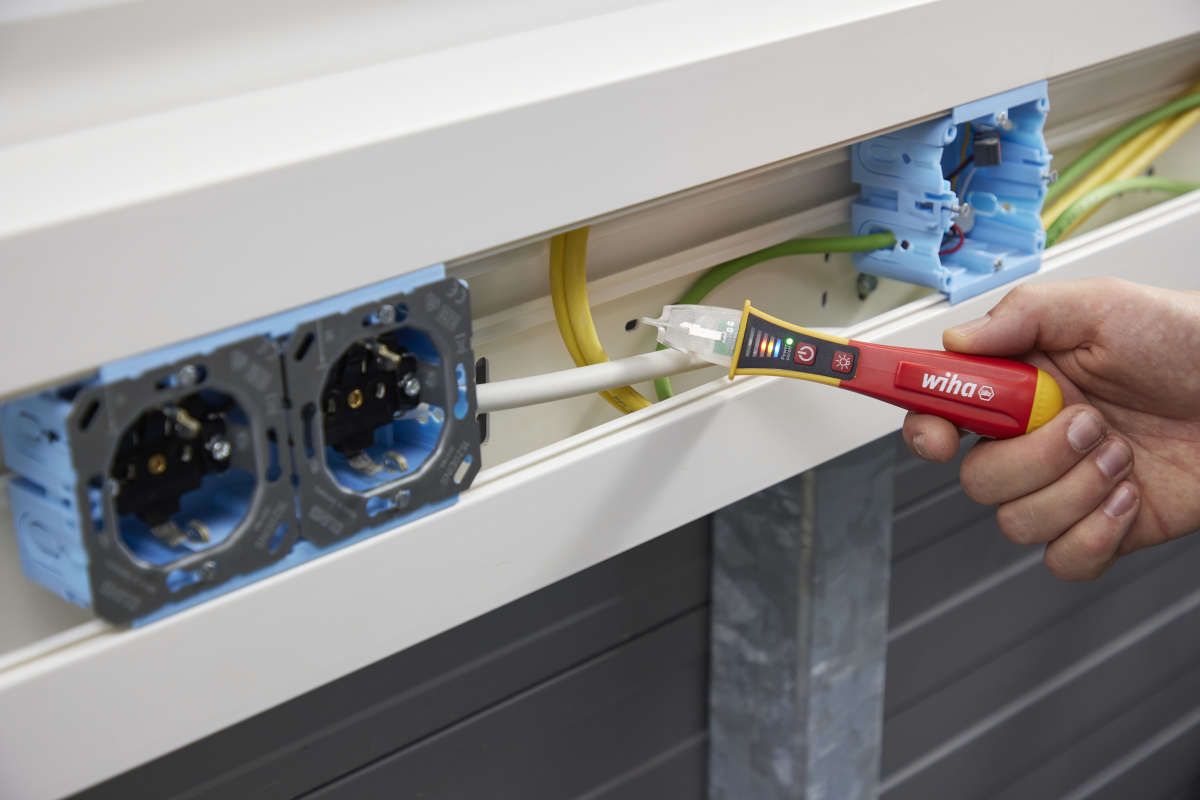 Wiha Spannungsprüfer Volt Detector berührungslos, einpolig, 90 - 1.000 V AC inkl. 2x AAA-Batterien (43798)