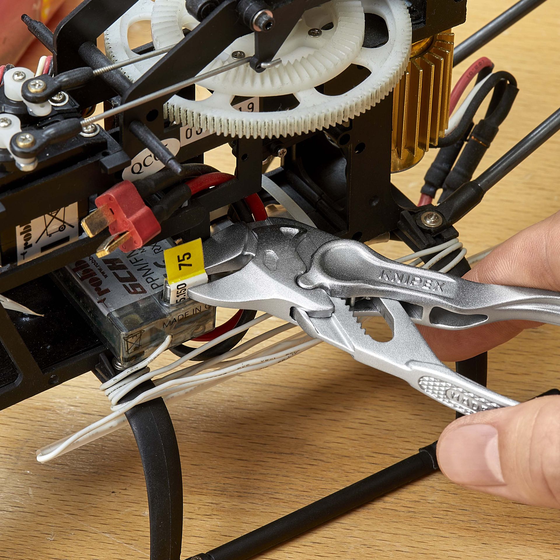 KNIPEX Zangenschlüssel XS aufgeprägte, raue Oberfläche