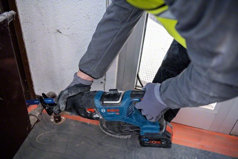 Bosch Akku-Säbelsäge BITURBO GSA 18V-28