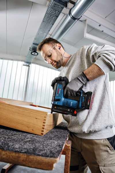 Akku-Holznagler GNH 18V-35 in L-BOXX